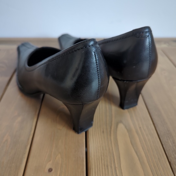 Ecco Black Leather Pointed Toe Low Heels - Picture 6 of 13